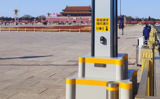 北京天安門廣場東西側(cè)路移動(dòng)式太陽能信號(hào)燈控制系統(tǒng)更新?lián)Q代